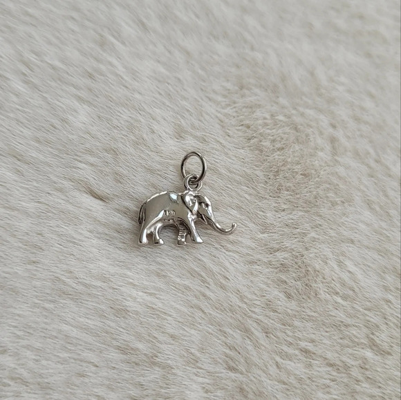 10k White Gold Elephant Pendant Charm - Picture 3 of 5